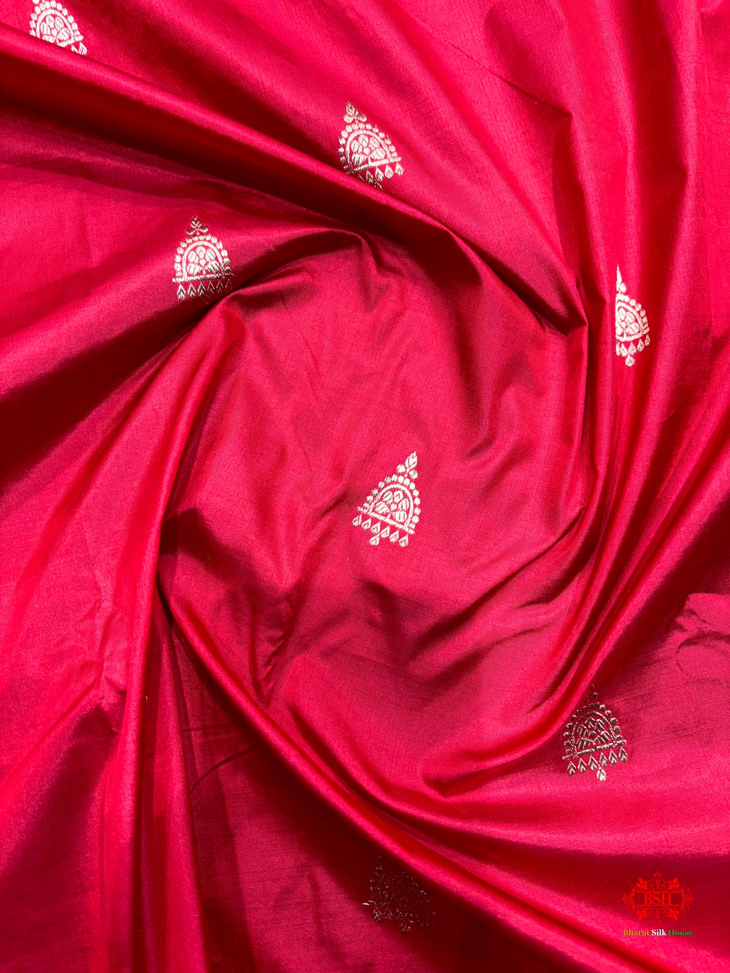 Pure Banarasi Handloom Katan Silk Antique Zari Saree In Shades Of Red