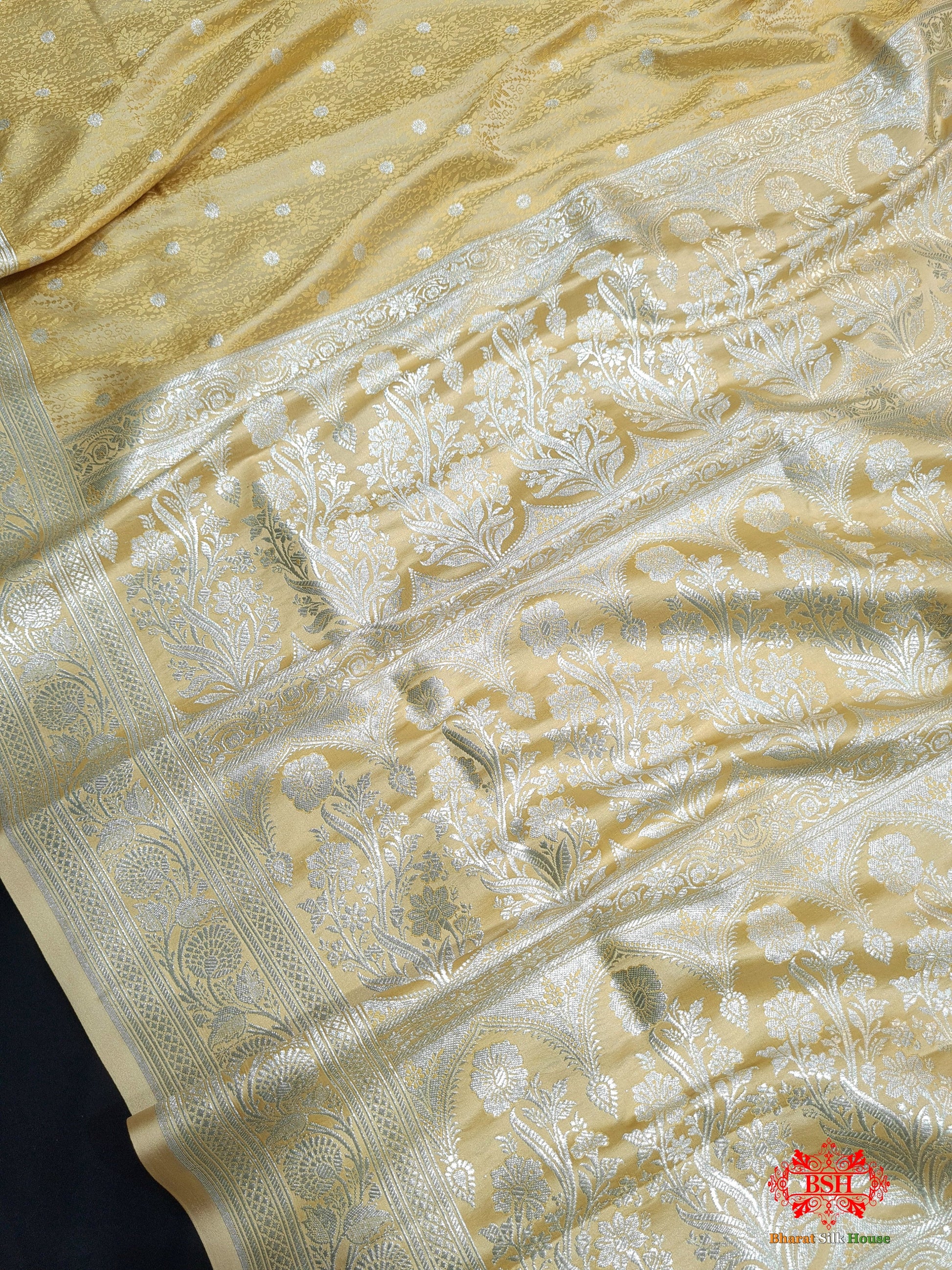 Beige Single Zari Tanchoi Silk Saree - Bharat Silk House