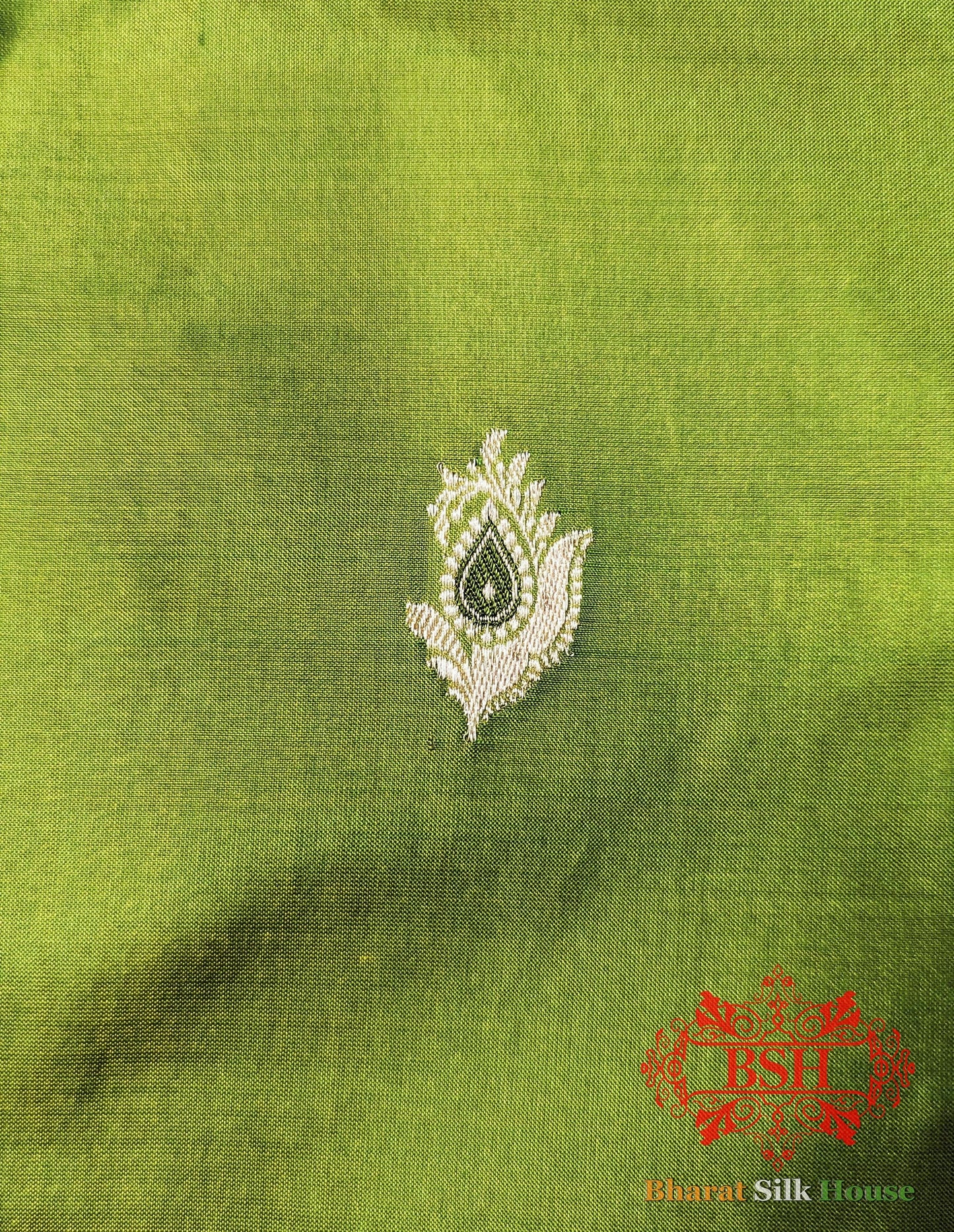 Pure Banarasi Handloom Katan Silk Meenakari Antique Zari Saree In Shades Of  Parrot Green Pure Kataan Silk Bharat Silk House