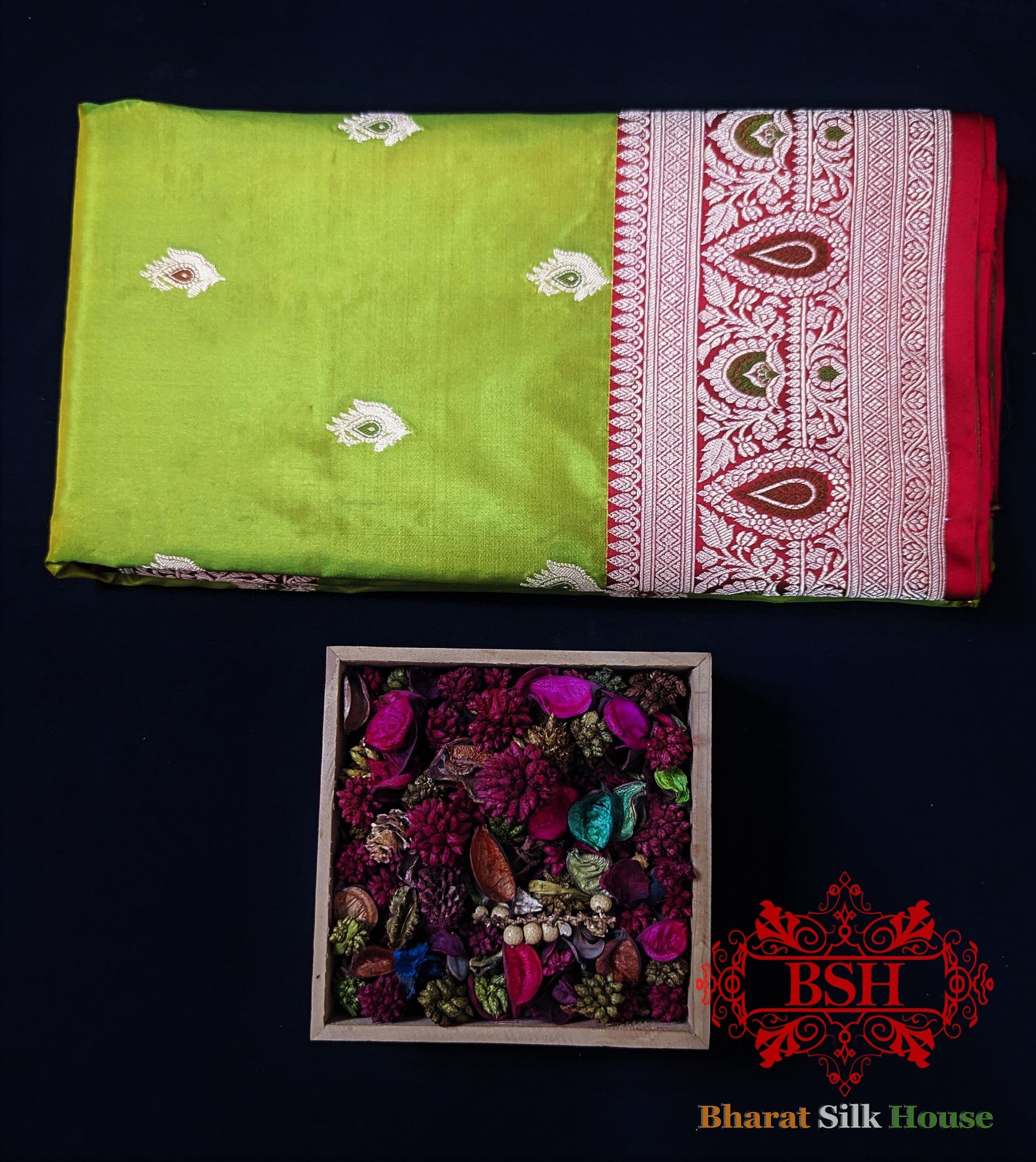 Pure Banarasi Handloom Katan Silk Meenakari Antique Zari Saree In Shades Of  Parrot Green Pure Kataan Silk Bharat Silk House