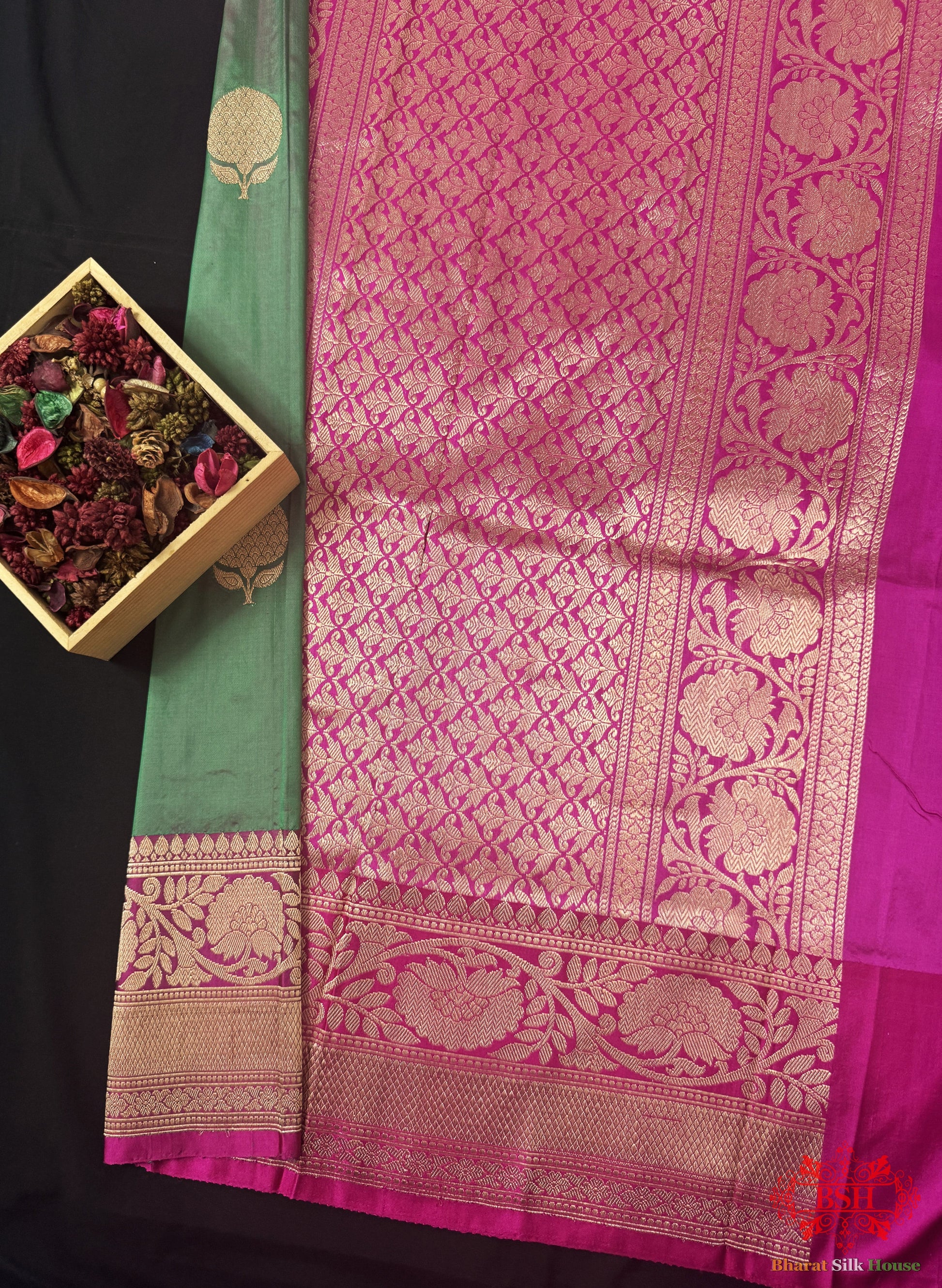 Pure Banarasi Handloom Katan Silk Antique Zari Saree In Shades Of Cross Color - Bharat Silk House