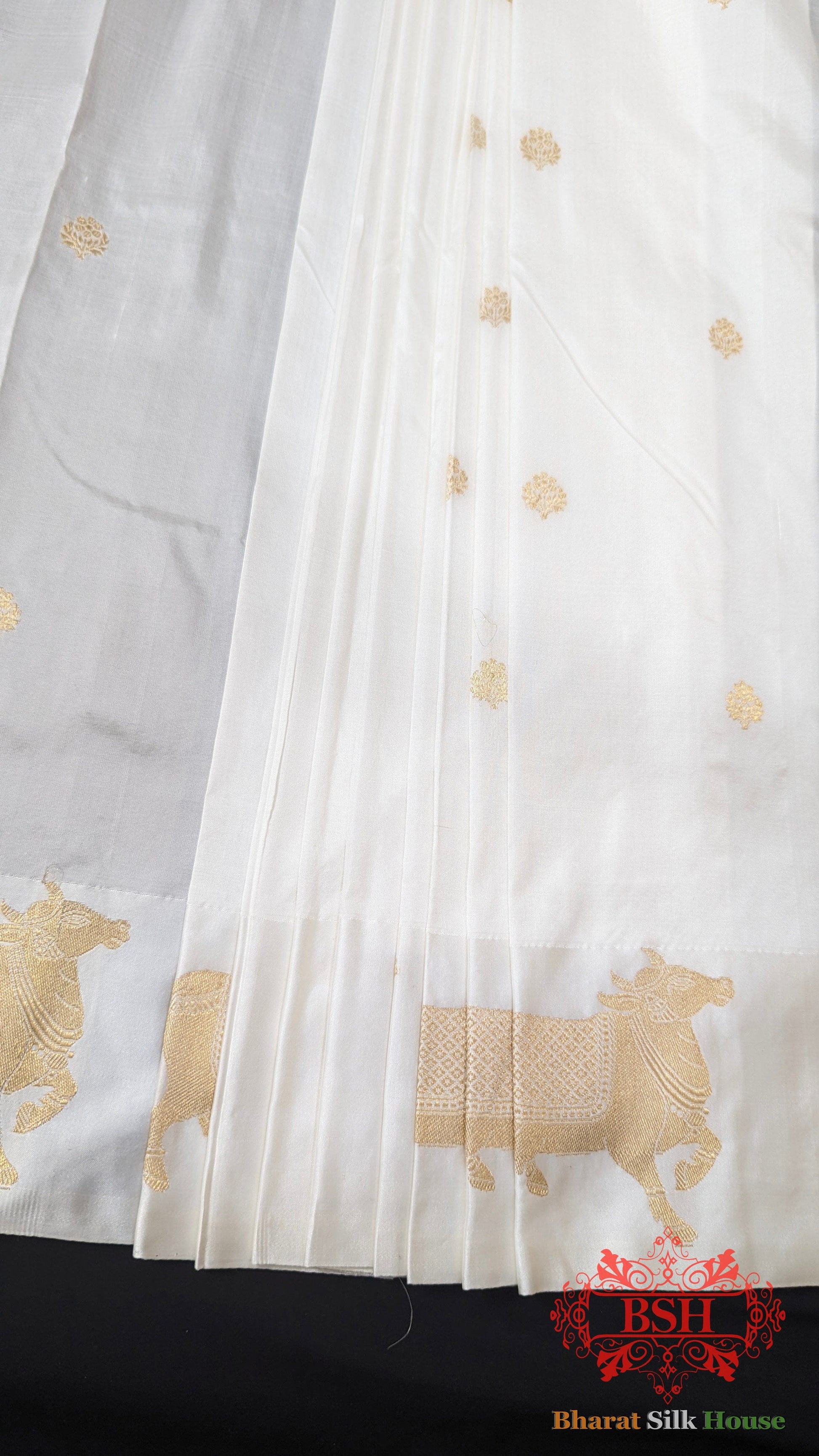 Pure Banarasi Handloom Katan Silk Antique Zari Saree In Shades Of White - Bharat Silk House