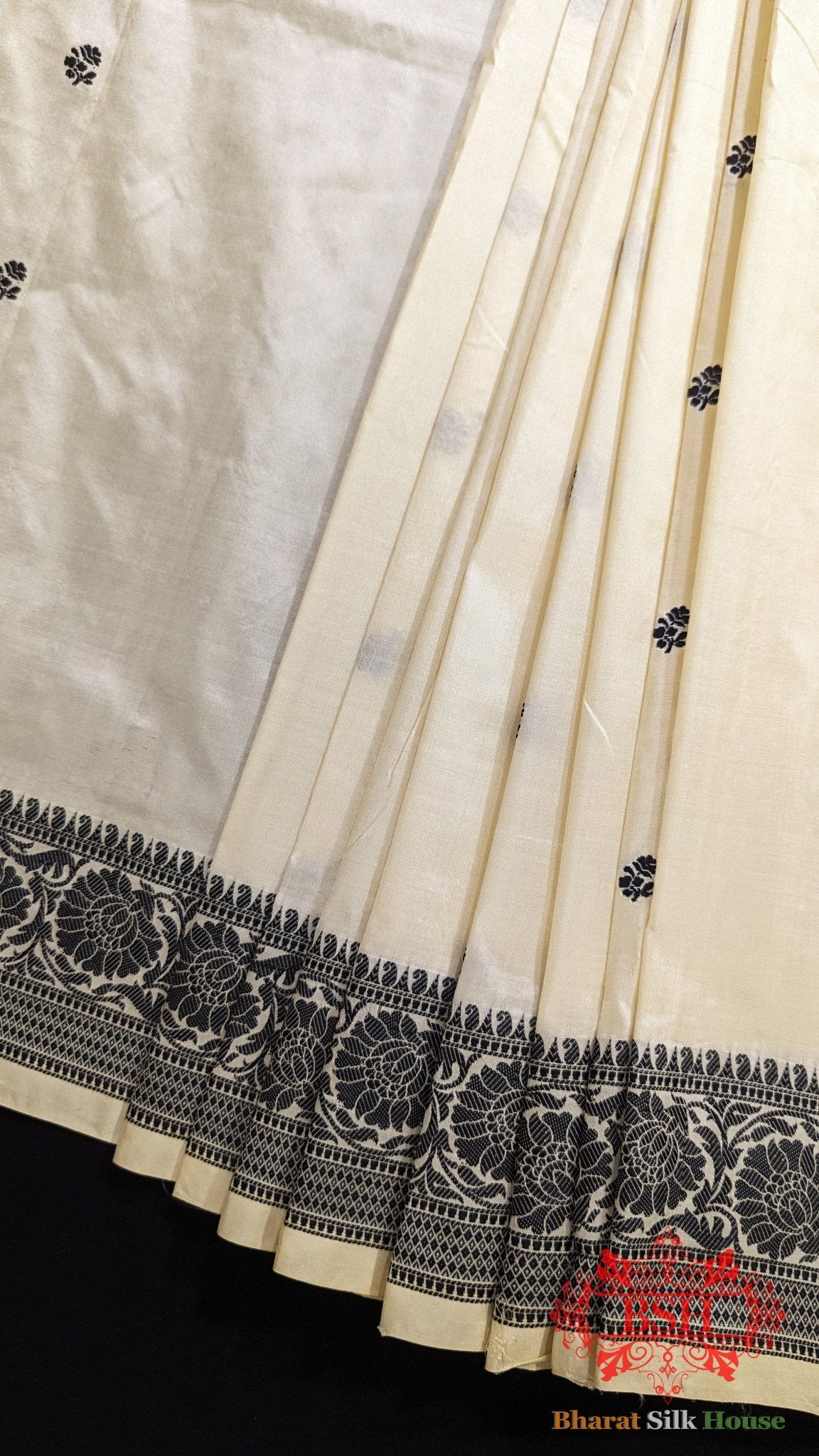 Pure Banrasi Handloom Katan Silk Antique Zari Saree In Shades Of Beige With Black Border - Bharat Silk House