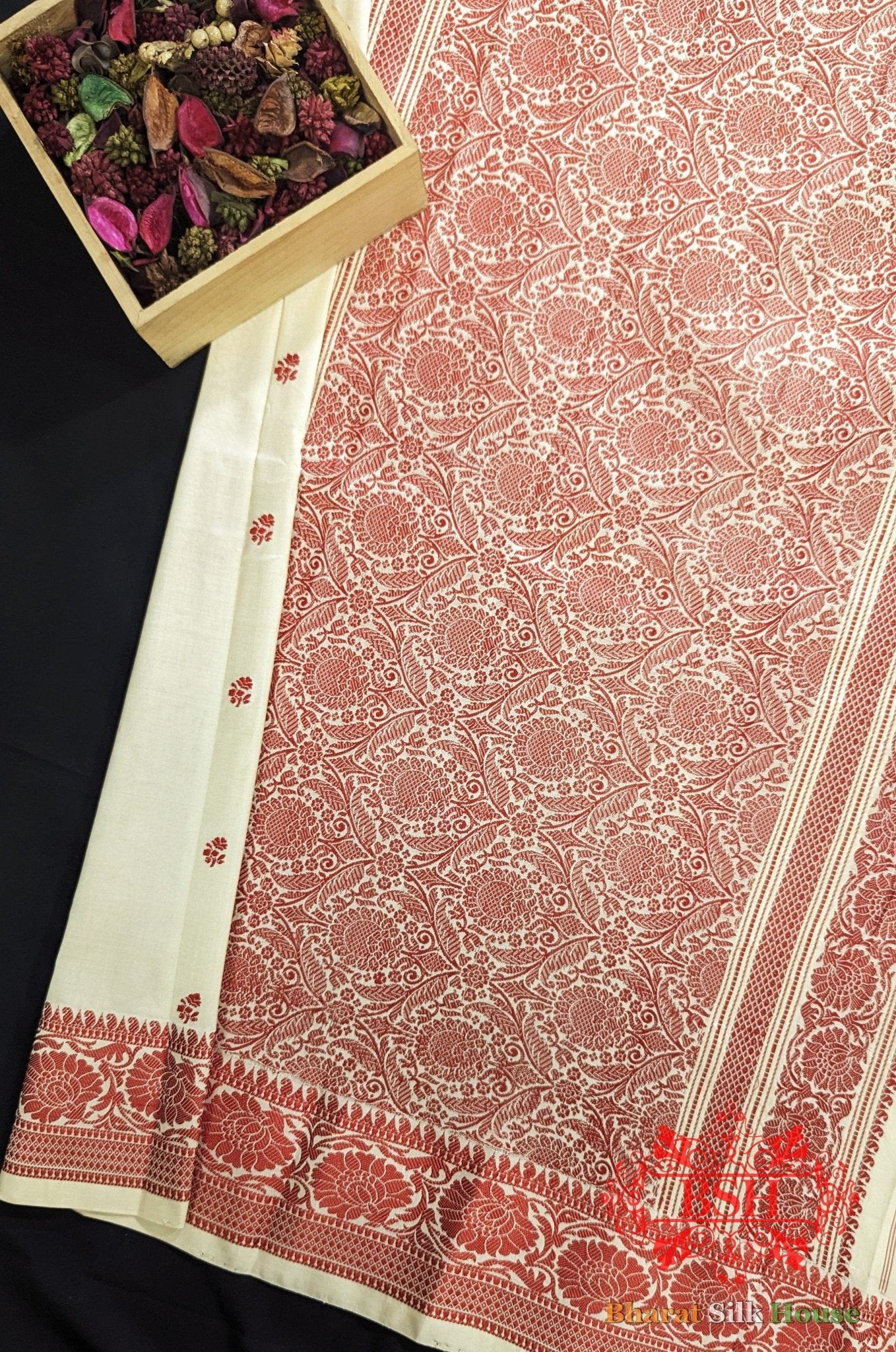 Pure Banrasi Handloom Katan Silk Antique Zari Saree In Shades Of Beige With Red Border - Bharat Silk House