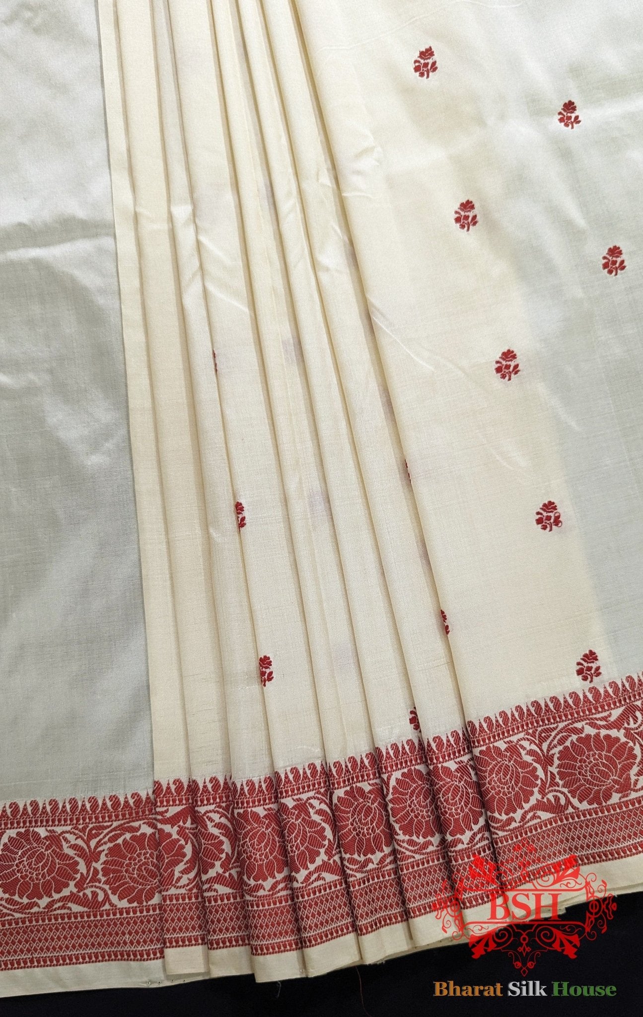 Pure Banrasi Handloom Katan Silk Antique Zari Saree In Shades Of Beige With Red Border - Bharat Silk House