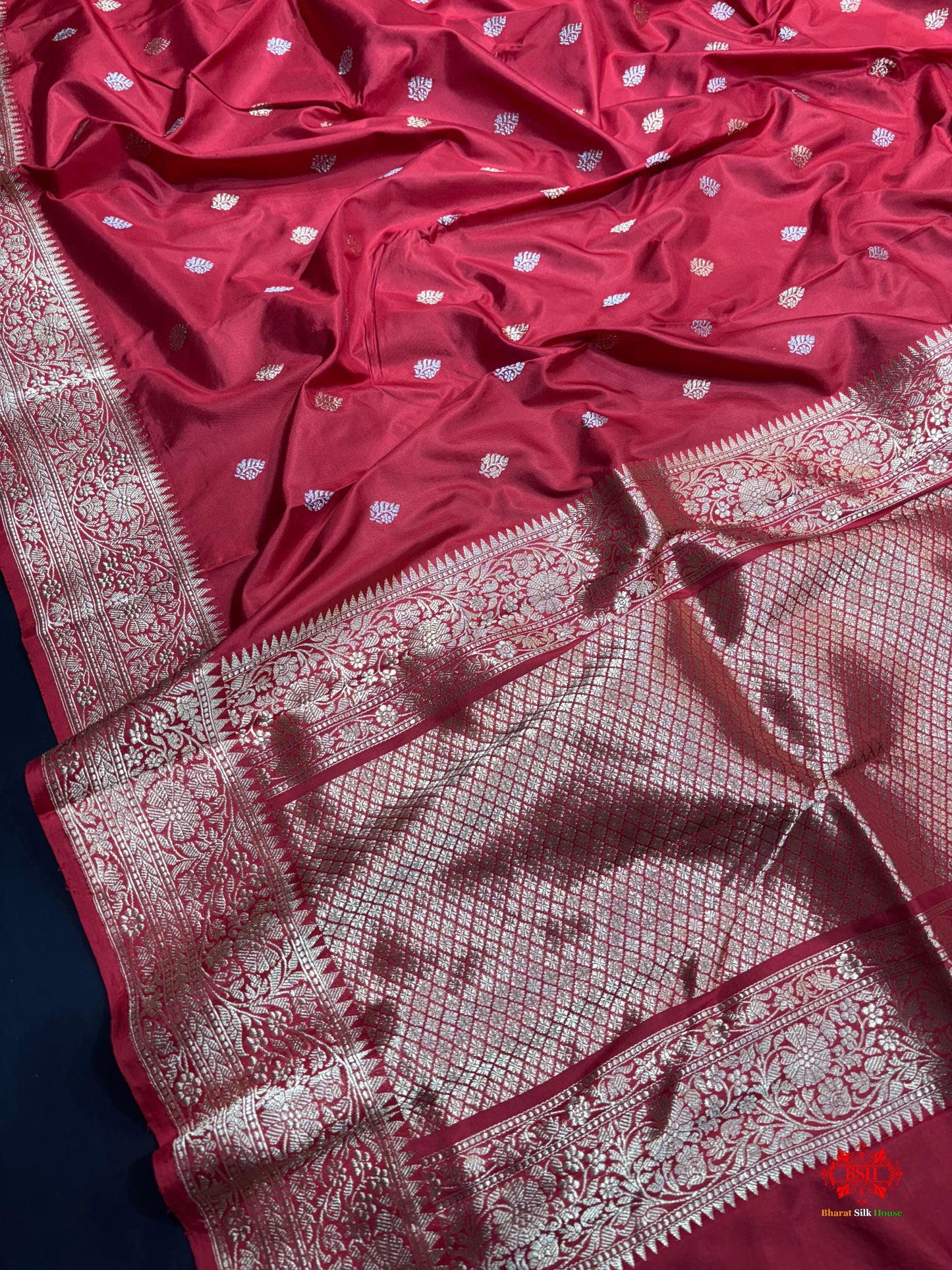 Pure Banarasi  Handloom Katan Silk  Antique Dual  Zari Saree In Shades Of Red