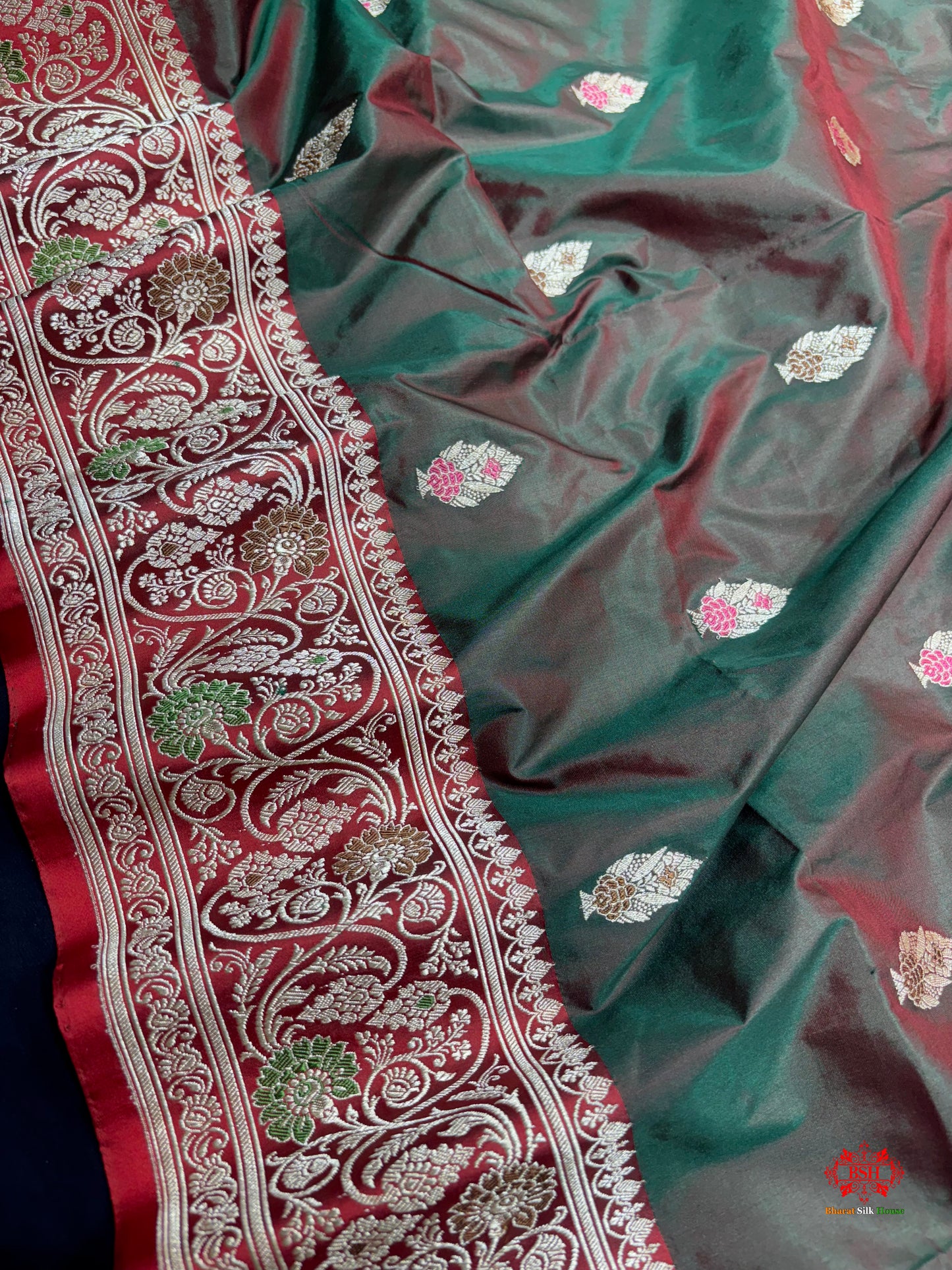 Pure Banarasi  Handloom Katan Silk Antique Meena Zari Saree In Cross Shades Of Green/Red