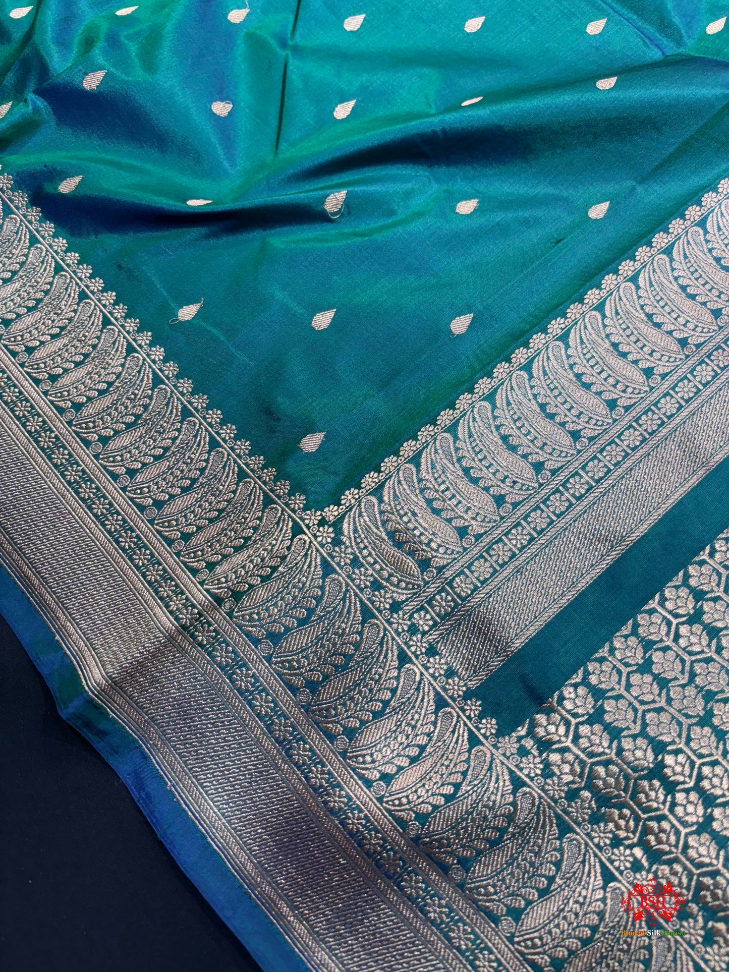 Pure Banarasi  Handloom Katan Silk Antique Zari Saree In Cross Shades Of Green/Blue