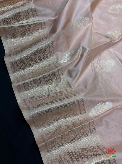 Pure Banarasi  Handloom Katan Silk  Antique Dual Zari Saree In Shades Of Peach