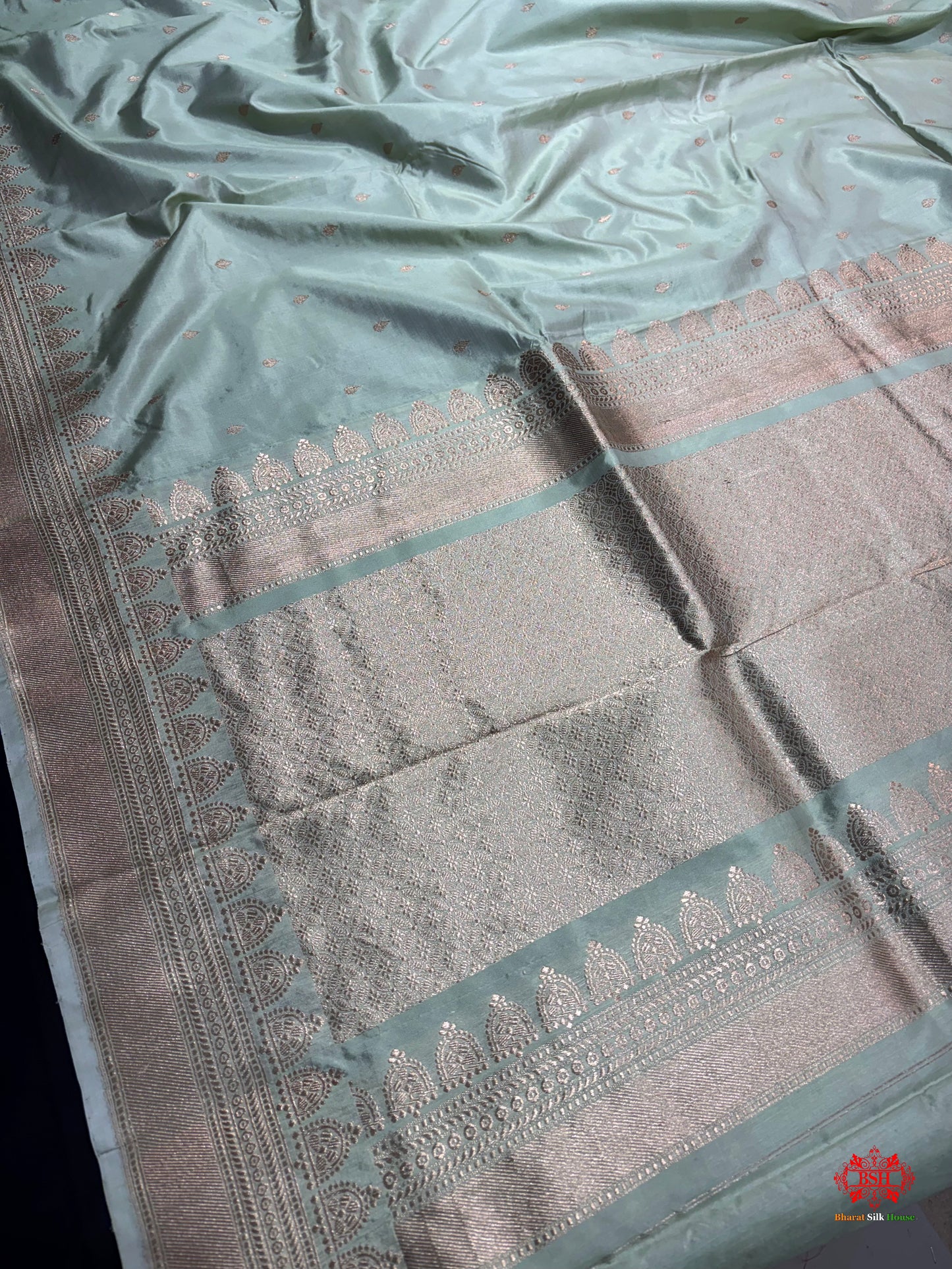 Pure Banarasi  Handloom Katan Silk Antique Zari Saree In Shades Of Pista