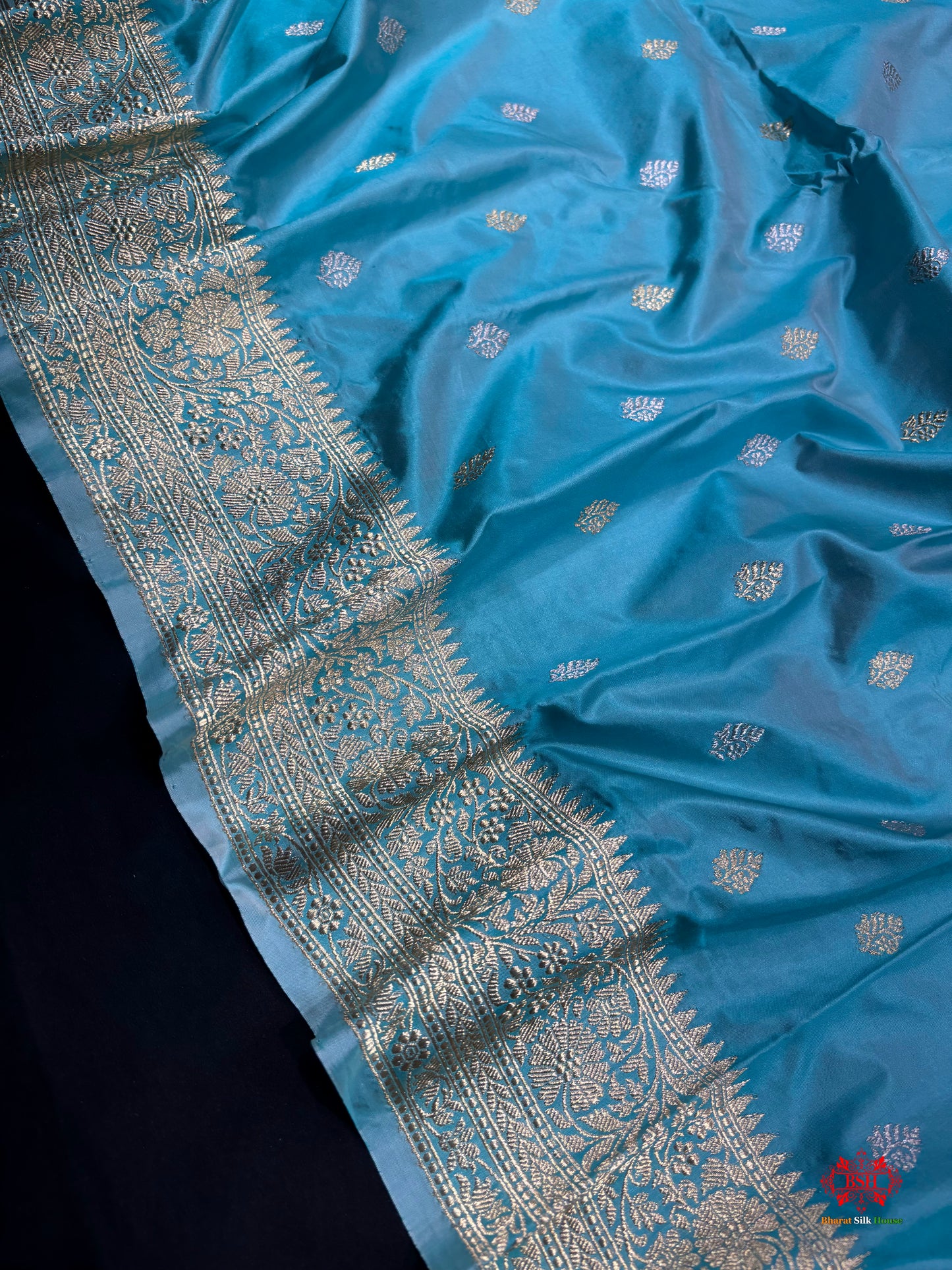 Pure Banarasi  Handloom Katan Silk  Antique Dual Zari Saree In Shades Of Firozi