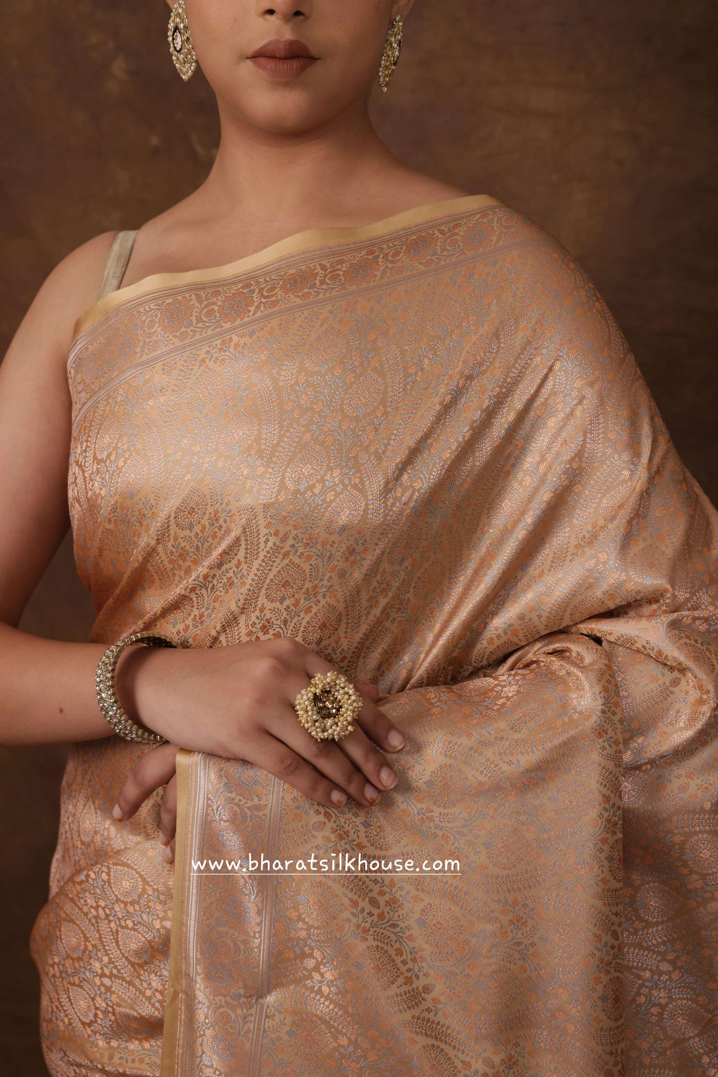 Shades Of Peach Dohri Resham Tanchoi Silk Saree