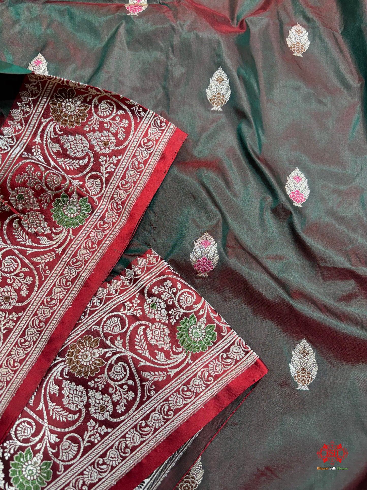 Pure Banarasi  Handloom Katan Silk Antique Meena Zari Saree In Cross Shades Of Green/Red