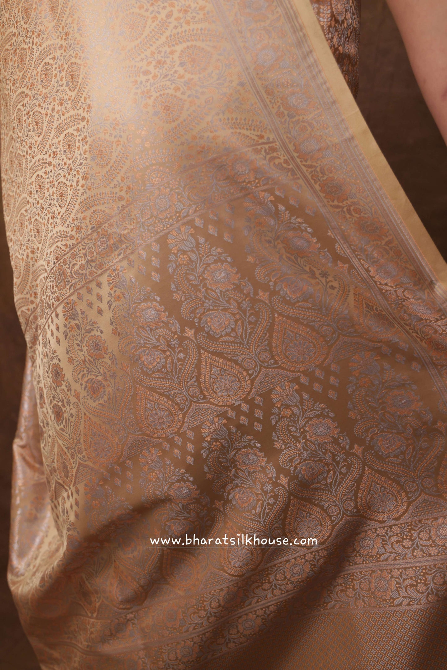 Shades Of Peach Dohri Resham Tanchoi Silk Saree