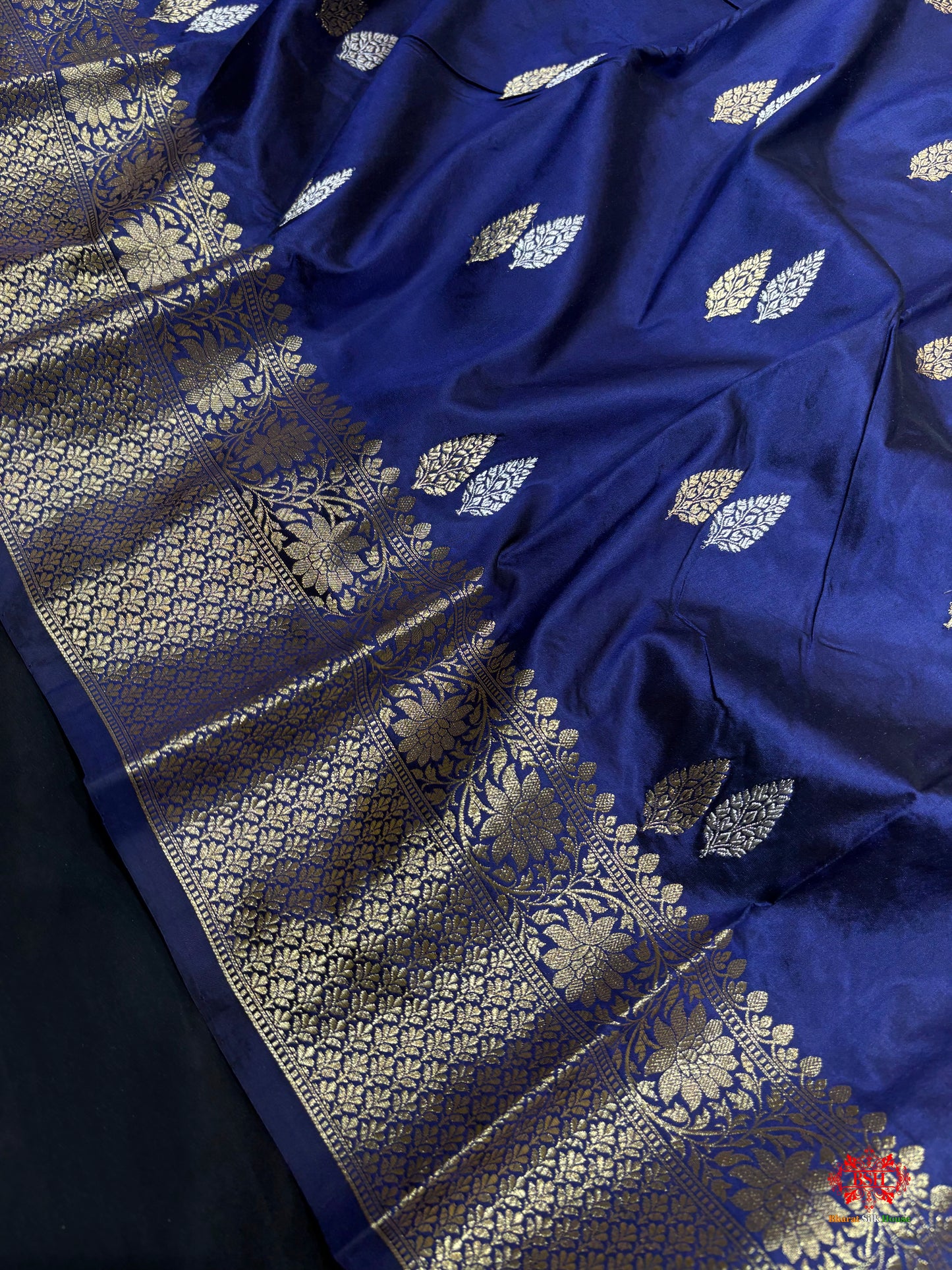 Pure Banarasi  Handloom Katan Silk  Antique Dual Zari Saree In Shades Of Blue