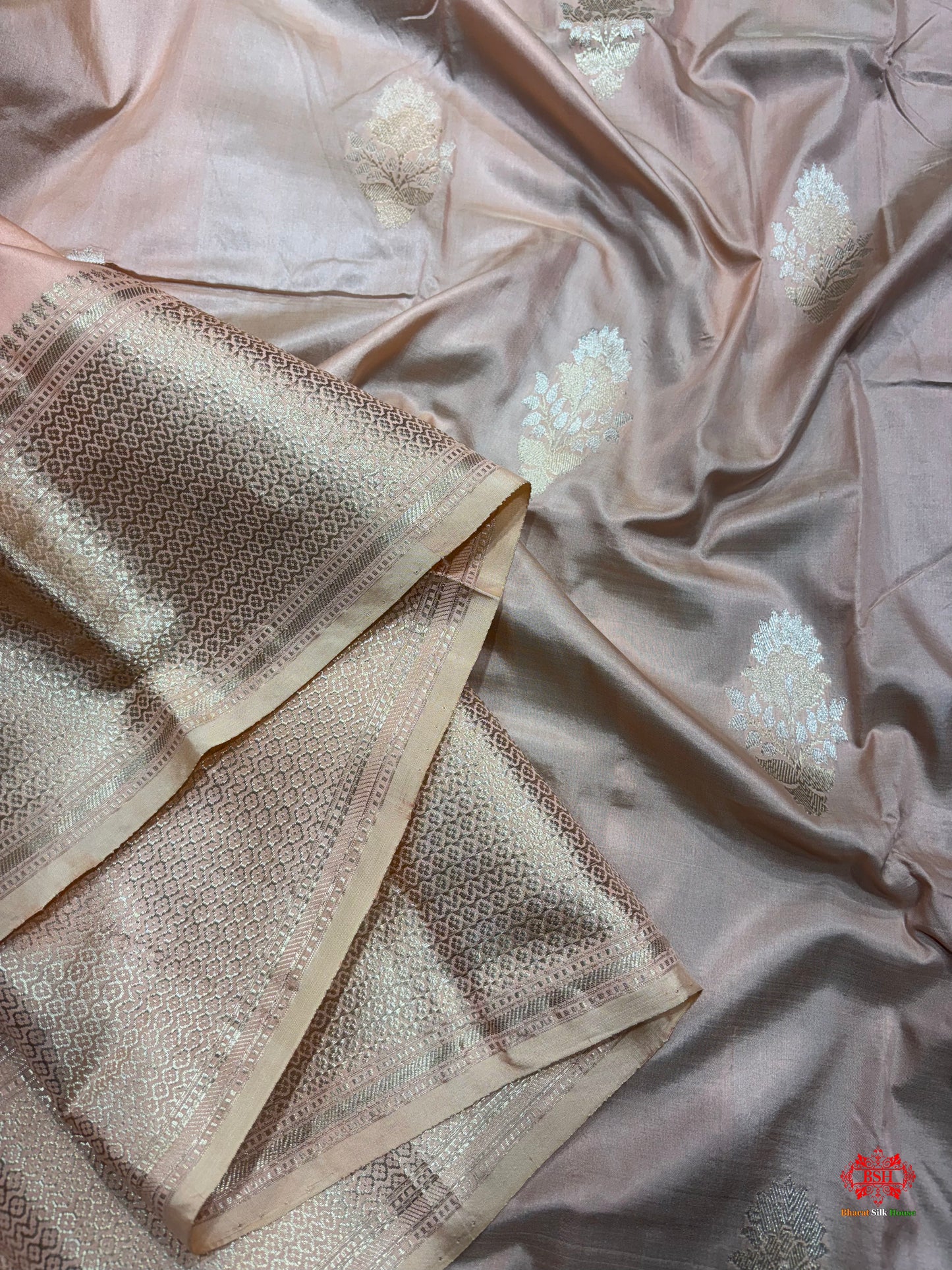 Pure Banarasi  Handloom Katan Silk  Antique Dual Zari Saree In Shades Of Peach