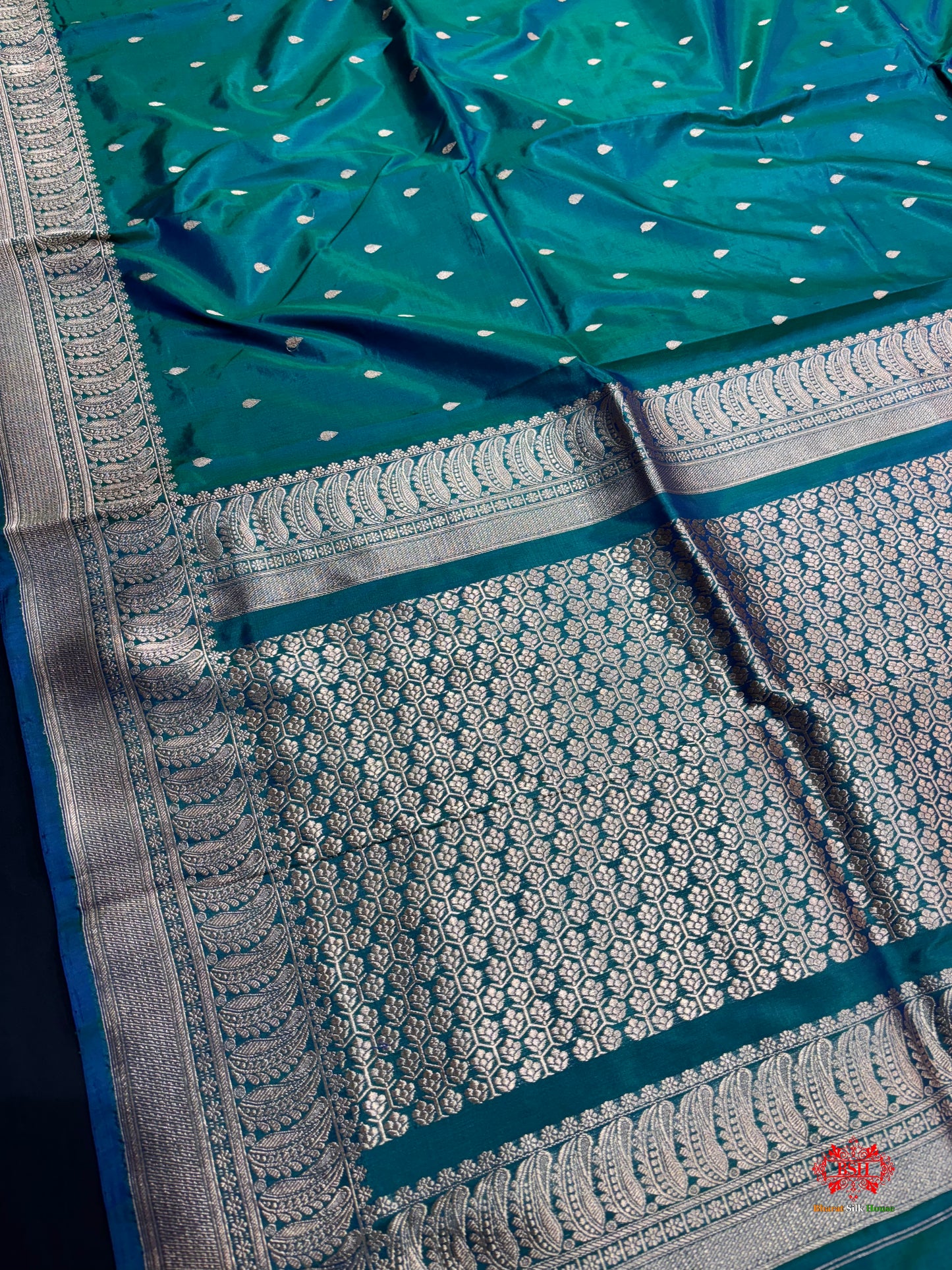 Pure Banarasi  Handloom Katan Silk Antique Zari Saree In Cross Shades Of Green/Blue