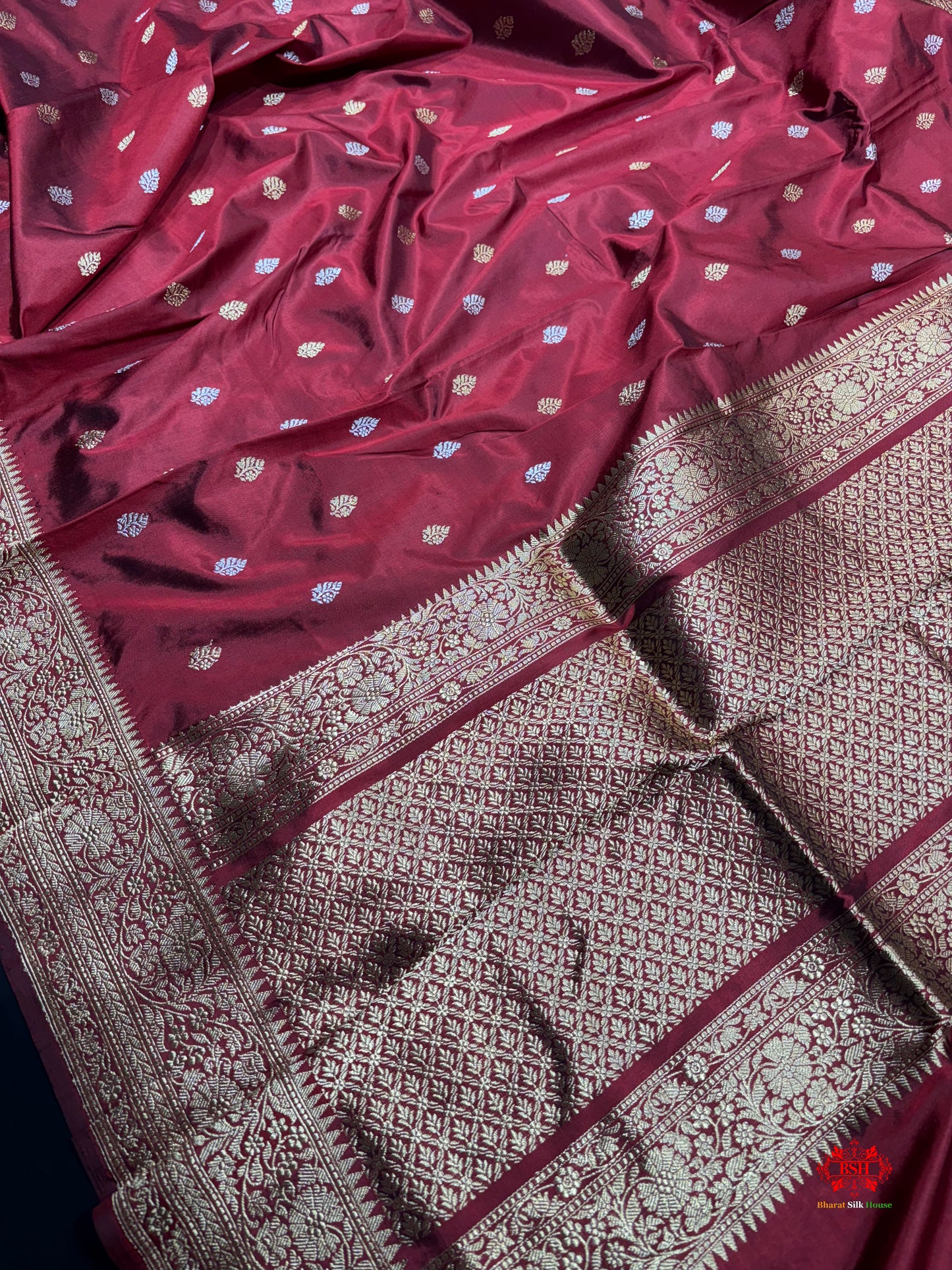 Pure Banarasi  Handloom Katan Silk  Antique Dual Zari Saree In Shades Of Maroon