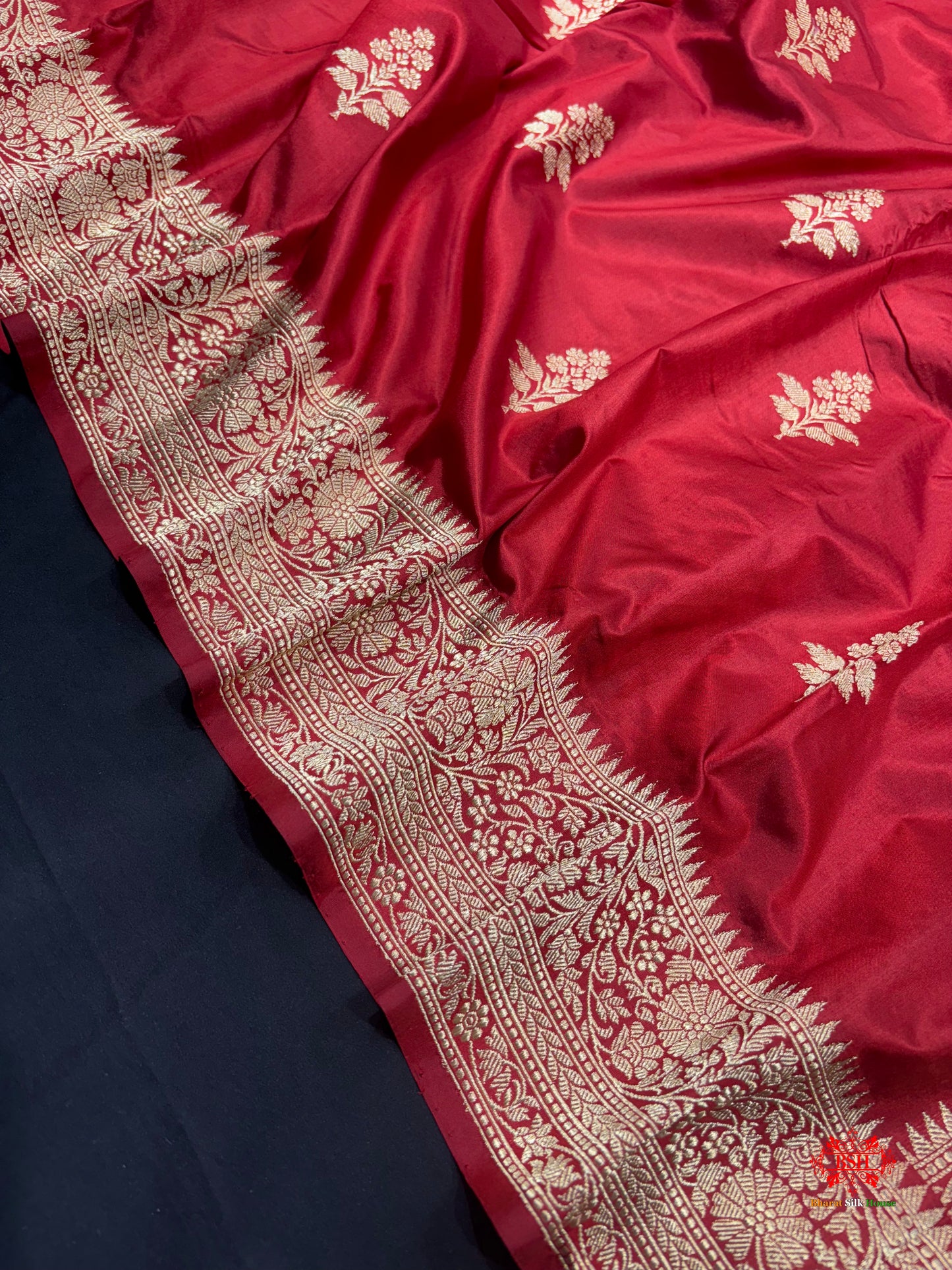 Pure Banarasi  Handloom Katan Silk Antique Zari Saree In Shades Of Red