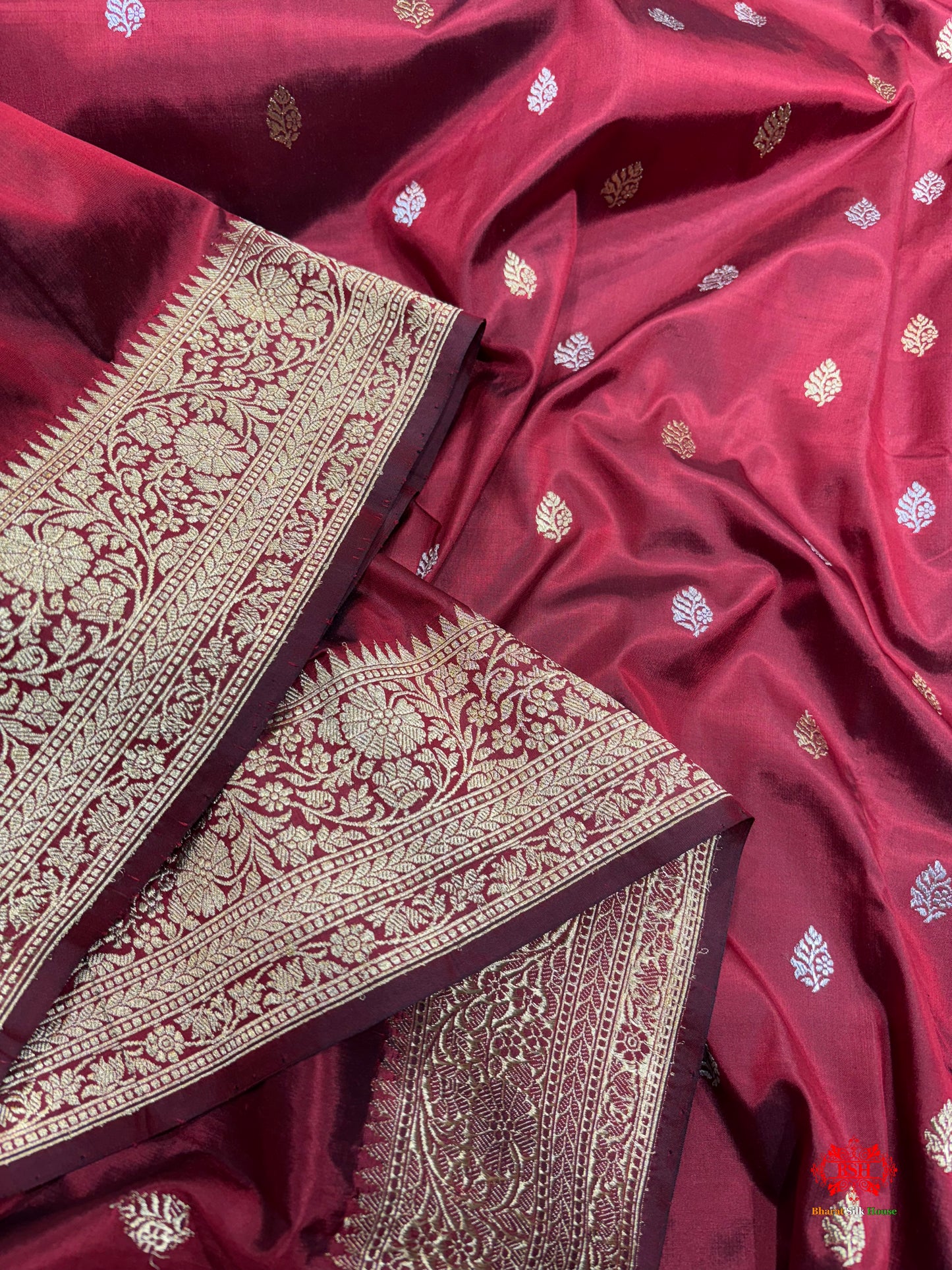 Pure Banarasi  Handloom Katan Silk  Antique Dual Zari Saree In Shades Of Maroon