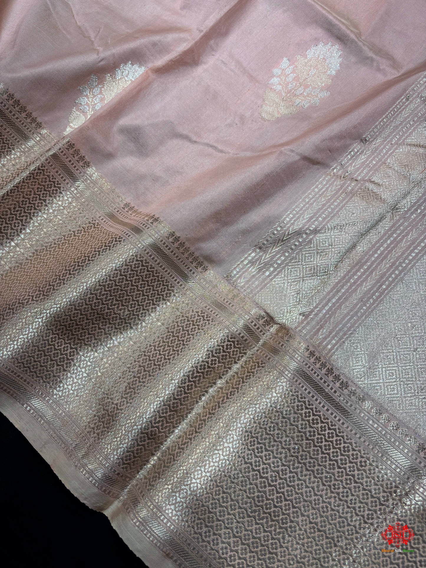 Pure Banarasi  Handloom Katan Silk  Antique Dual Zari Saree In Shades Of Peach