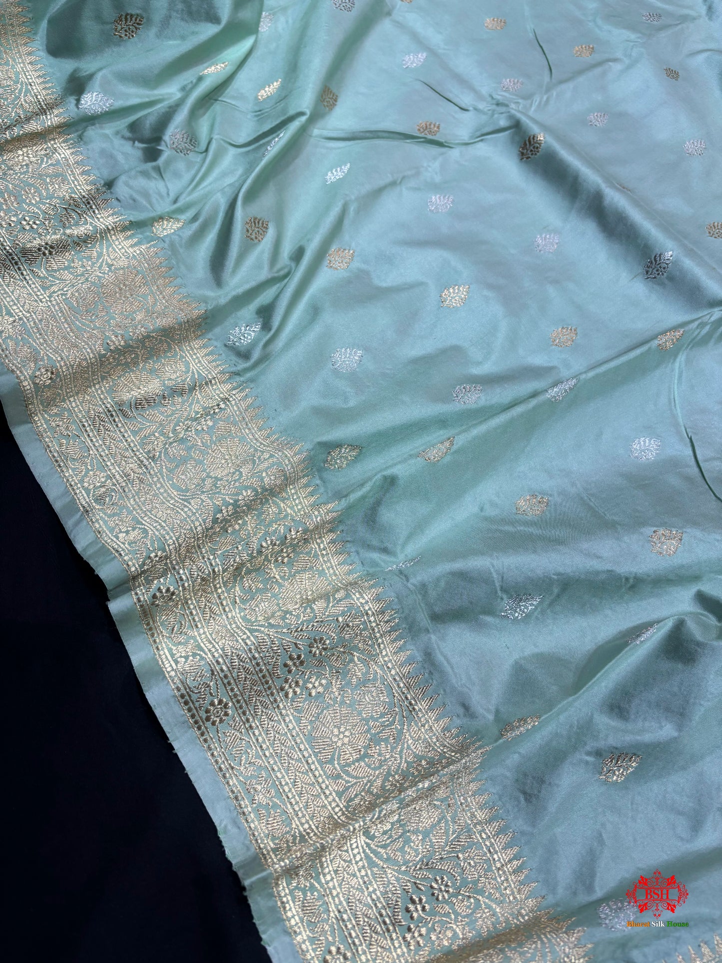 Pure Banarasi  Handloom Katan Silk  Antique Dual Zari Saree In Shades Of Sea Green