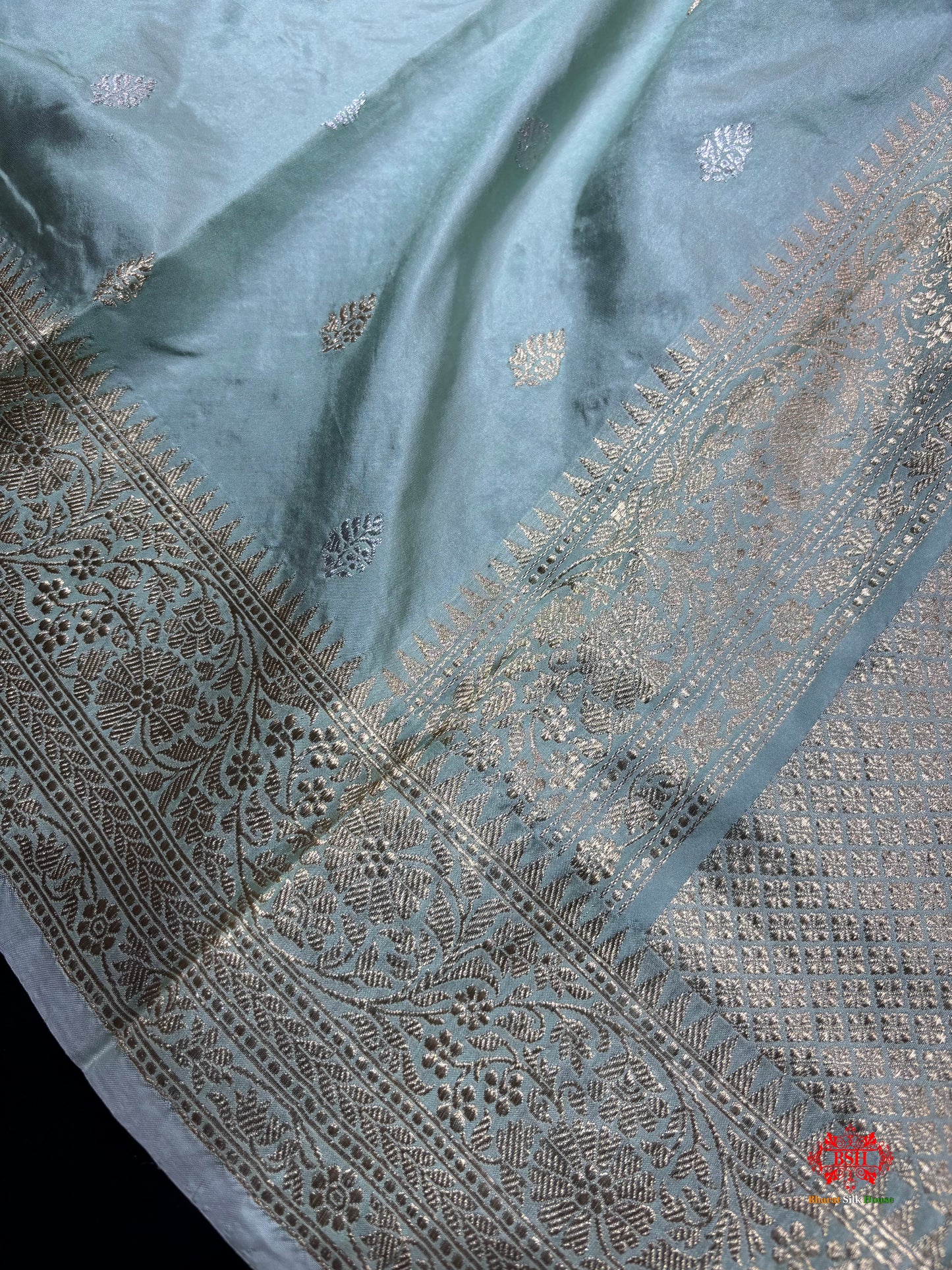 Pure Banarasi  Handloom Katan Silk  Antique Dual Zari Saree In Shades Of Sea Green