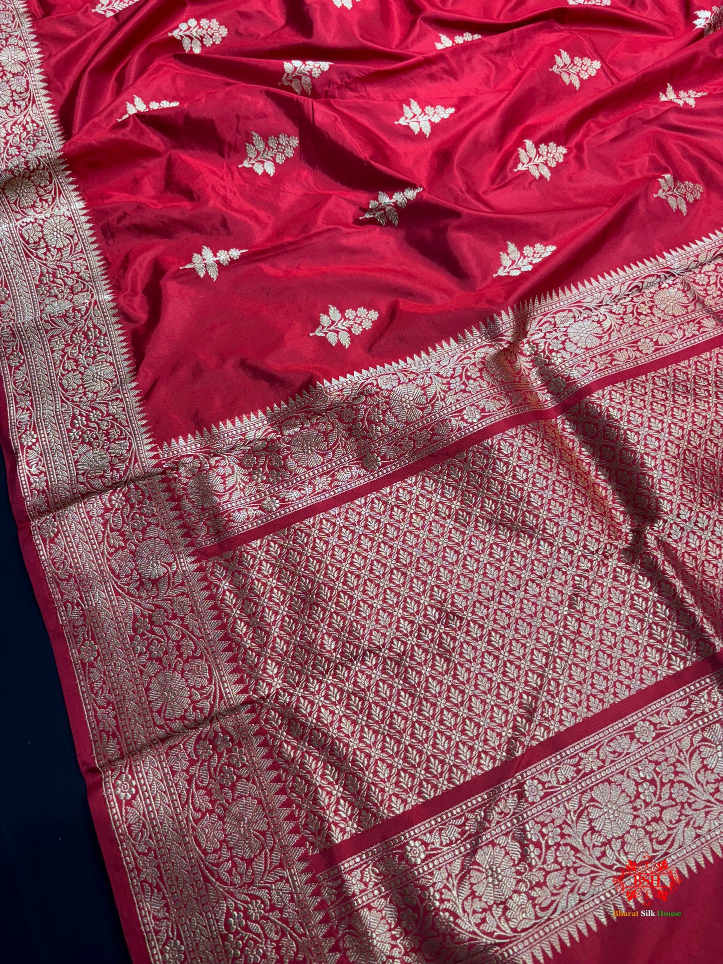 Pure Banarasi  Handloom Katan Silk Antique Zari Saree In Shades Of Red