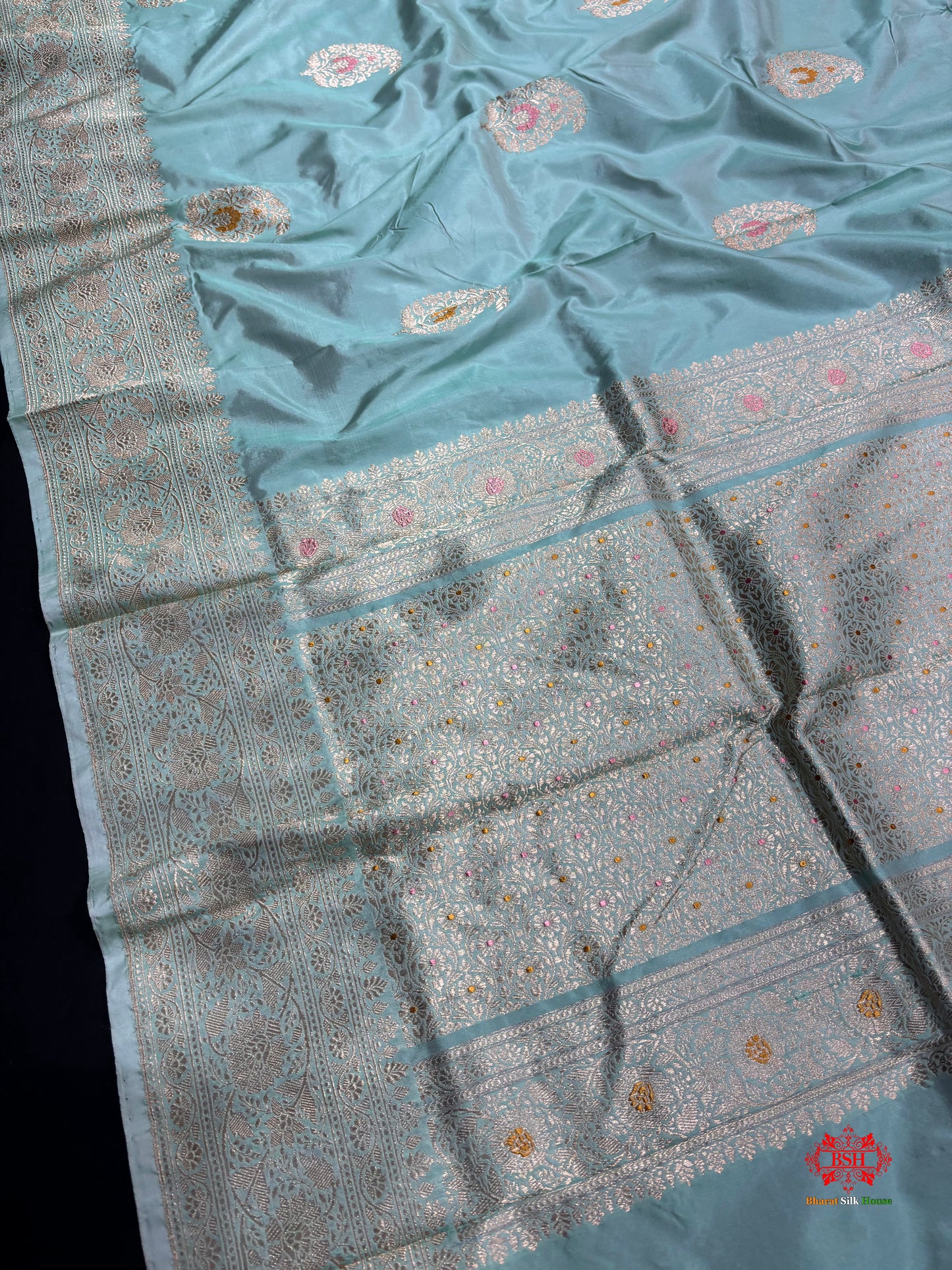 Pure Banarasi  Handloom Katan Silk Antique Zari Meenakari Saree In Shades Of Firozi