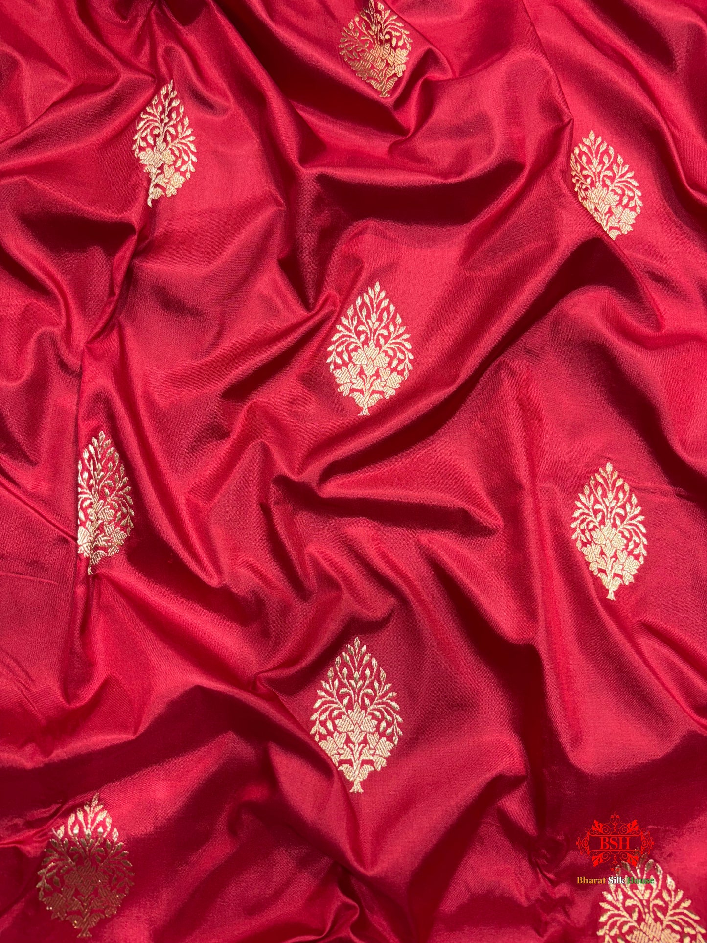 Pure Banarasi  Handloom Katan Silk Antique Zari Saree In Shades Of Red