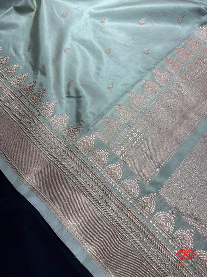 Pure Banarasi  Handloom Katan Silk Antique Zari Saree In Shades Of Pista