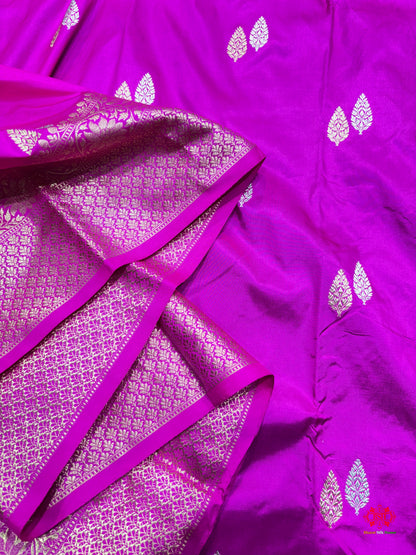 Pure Banarasi  Handloom Katan Silk  Antique Dual Zari Saree In Shades Of Pink